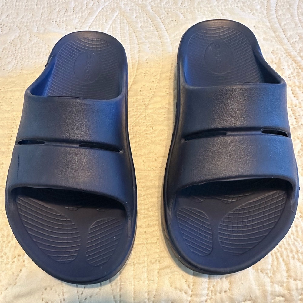 Oofos Men’s Blue Slides size 8 or Women’s size 10